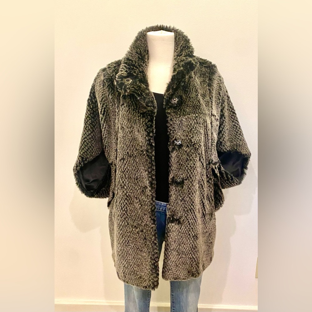 Unreal Fur Faux Fur Black/Gray Cape Style Coat Jacket EUC!